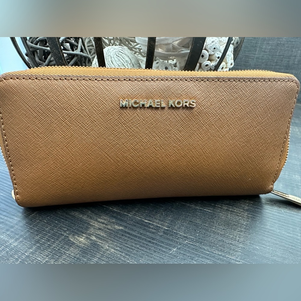 Michael kors continental wallet